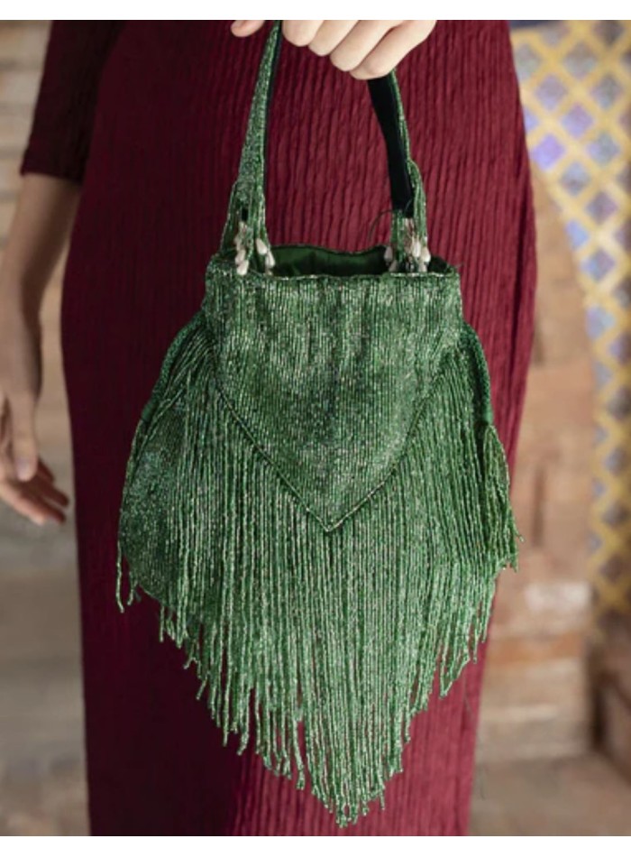 Bolso bombonera con abalorios y flecos en color verde