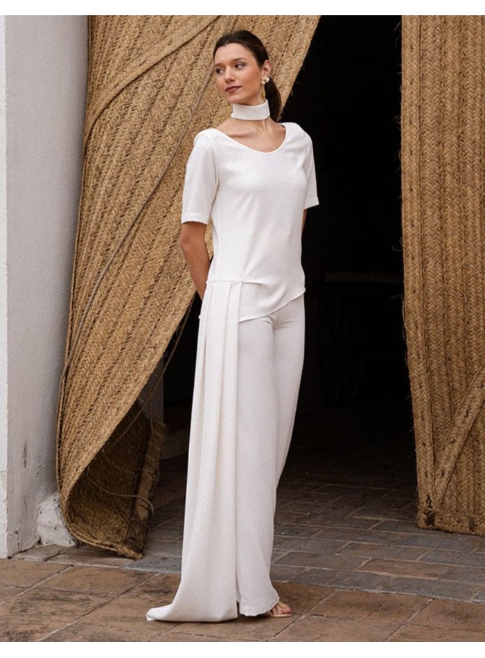 Ecru pants with back closure