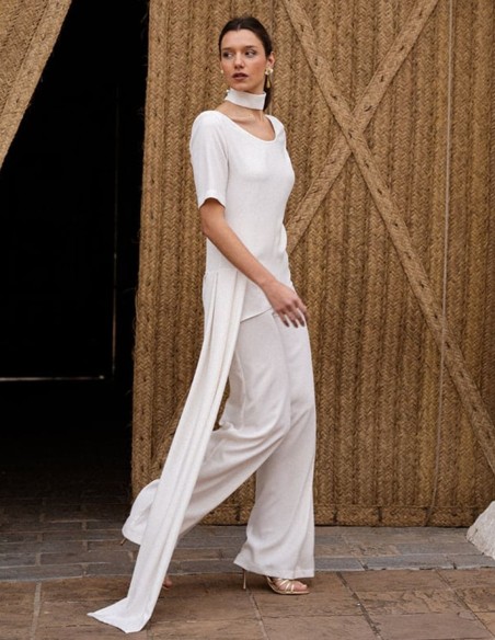 Ecru pants with back closure