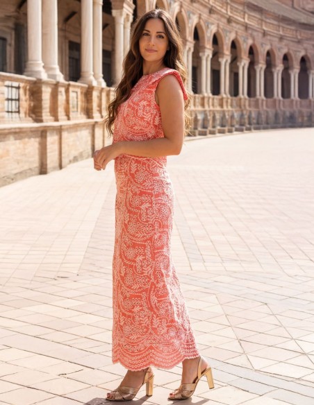 Structured two-piece set in coral with white embroidery