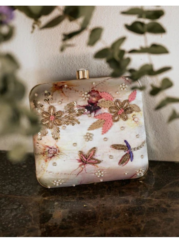 Sac d'invité de couleur beige avec broderie et...