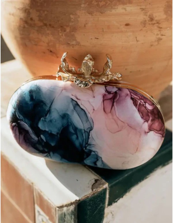 Sac à main avec imprimé et fermoir doré