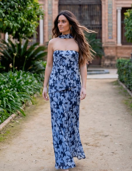 Long strapless dress with floral print and matching shawl. An elegant, flattering design, perfect for guests.
