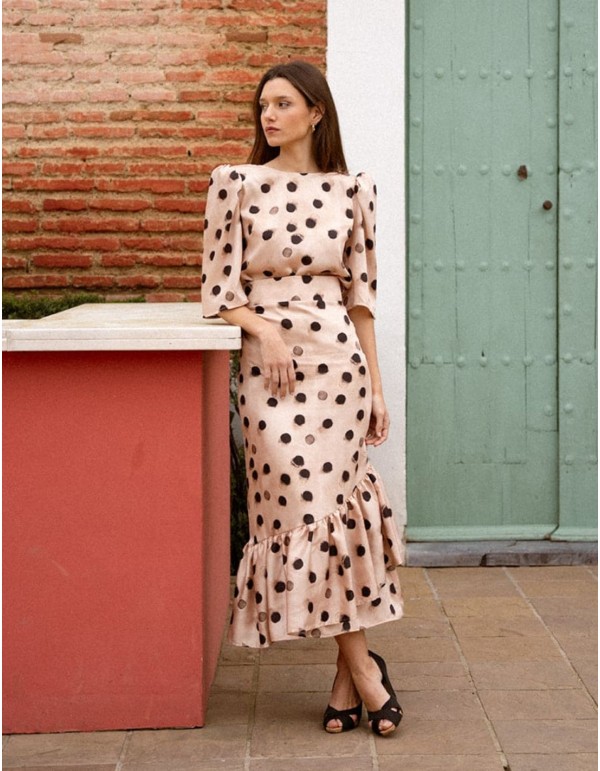 Falda midi con estampado de lunares y bajo de volantes