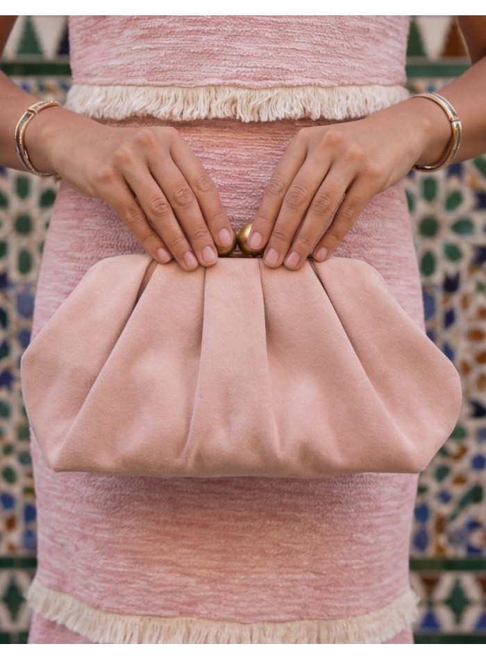 Bolso de antelina en color rosa palo para invitada