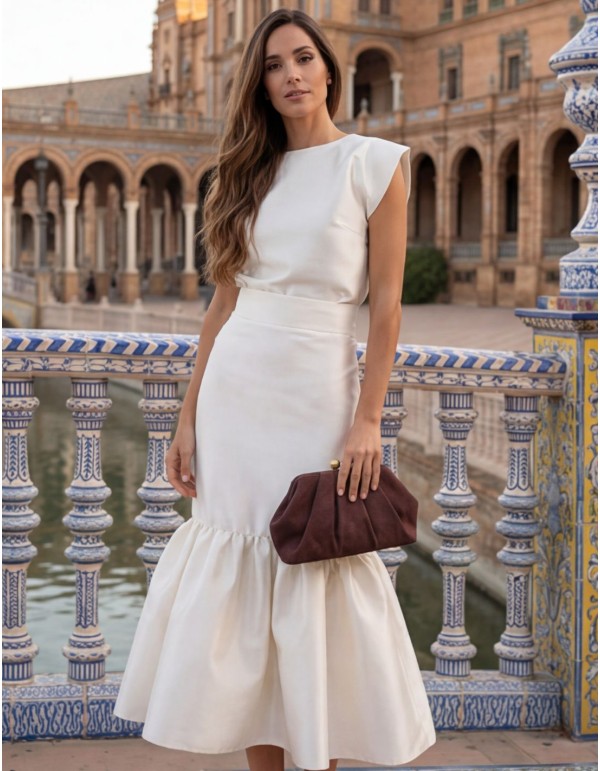 Bolso de antelina en color marrón chocolate para invitada 2