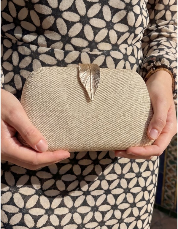 Gold Clutch Bag with Leaf Closure and Elegant Finishing