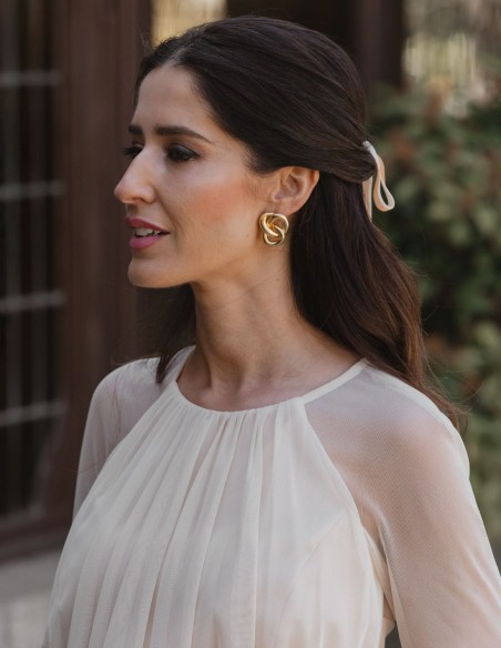 Pendientes dorados entrelazados - Invitada Perfecta