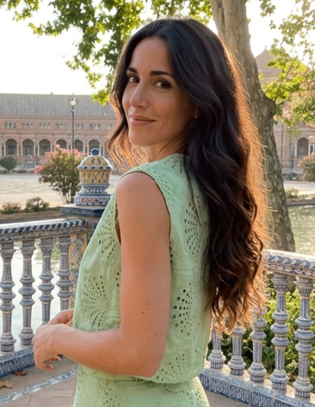 Conjunto Verde Pastel Invitada con Falda Midi Elegante