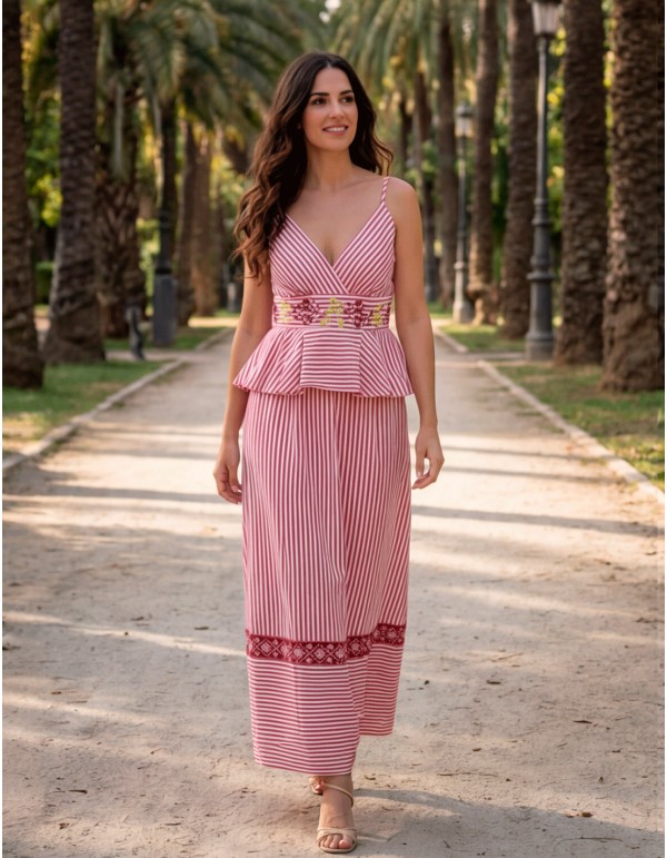 Une option idéale pour les invités à la recherche d'une tenue différente, avec de la personnalité et très flatteuse. 2