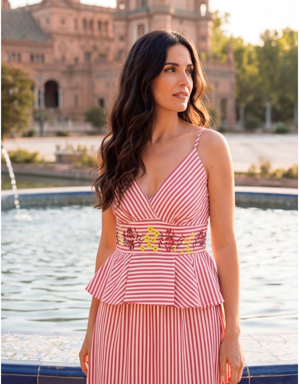 Une option idéale pour les invités à la recherche d'une tenue différente, avec de la personnalité et très flatteuse.