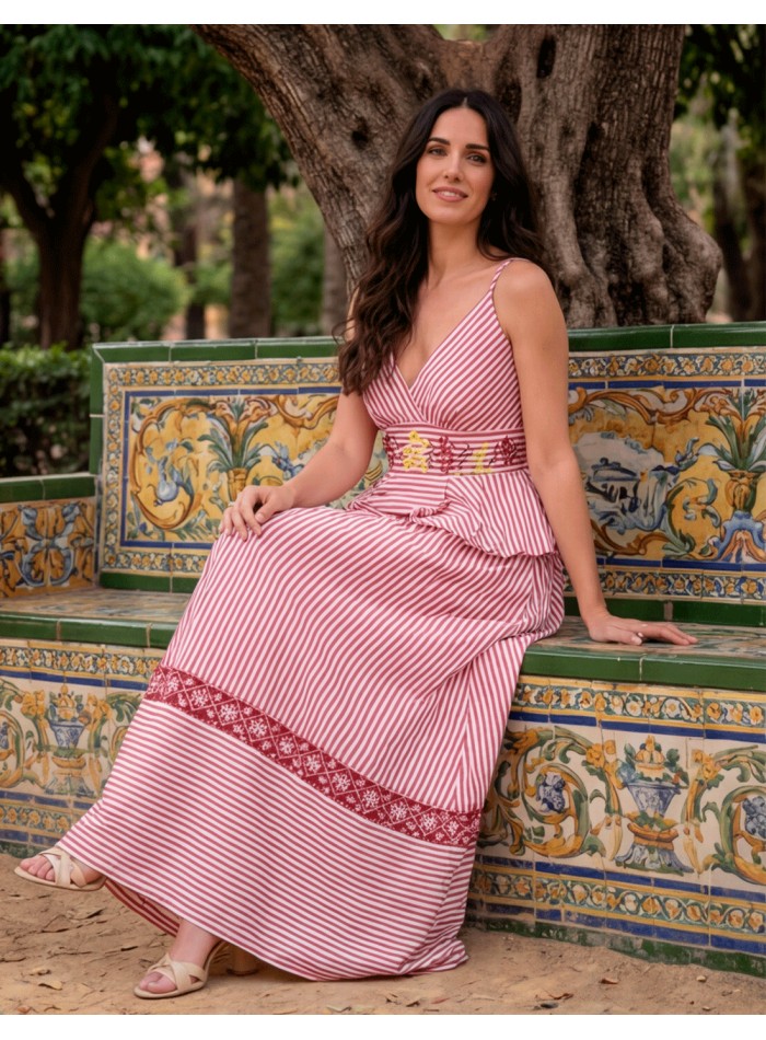 Ensemble d'invités à rayures rouges avec broderie à la taille