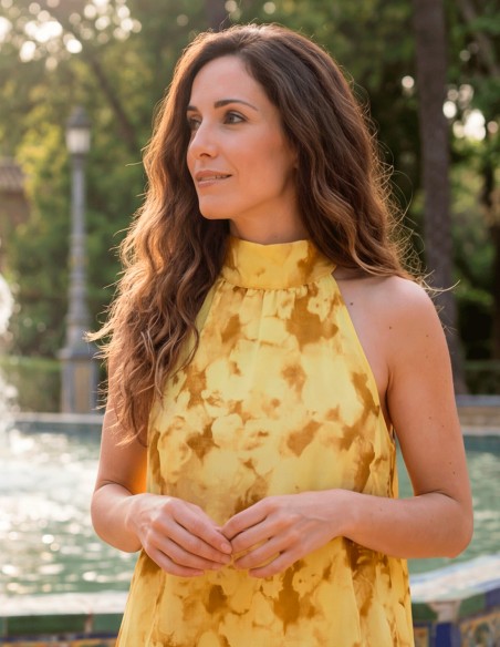 Set in yellow with floral print, halter top and midi skirt with movement. Cheerful, flattering and perfect for summer events