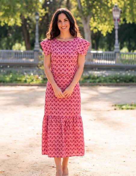 Conjunto de invitada estampado elegante y favorecedor para invitadas de boda de día en España
