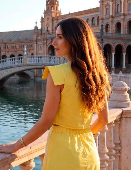 Conjunto amarillo bordado para invitada