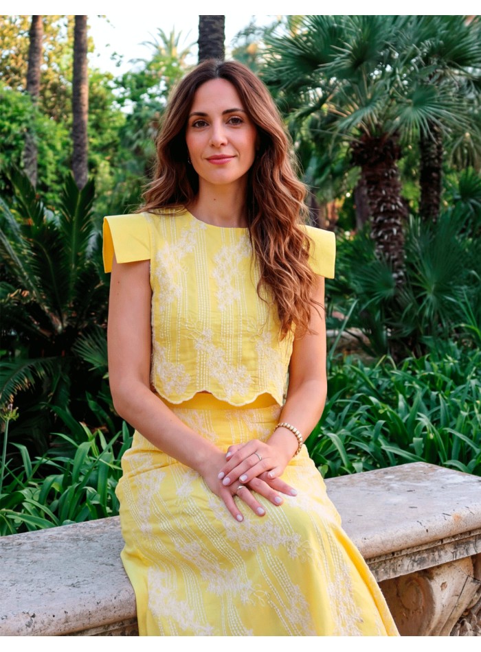 Tenue d'invité brodée jaune