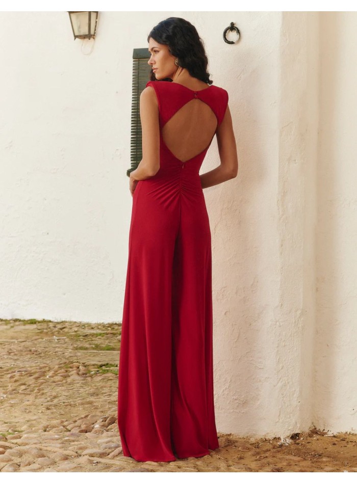 Mono de invitada con cuerpo fruncido y pantalón palazzo color rojo