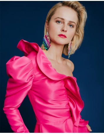 Asymmetric top with ruffles for guests