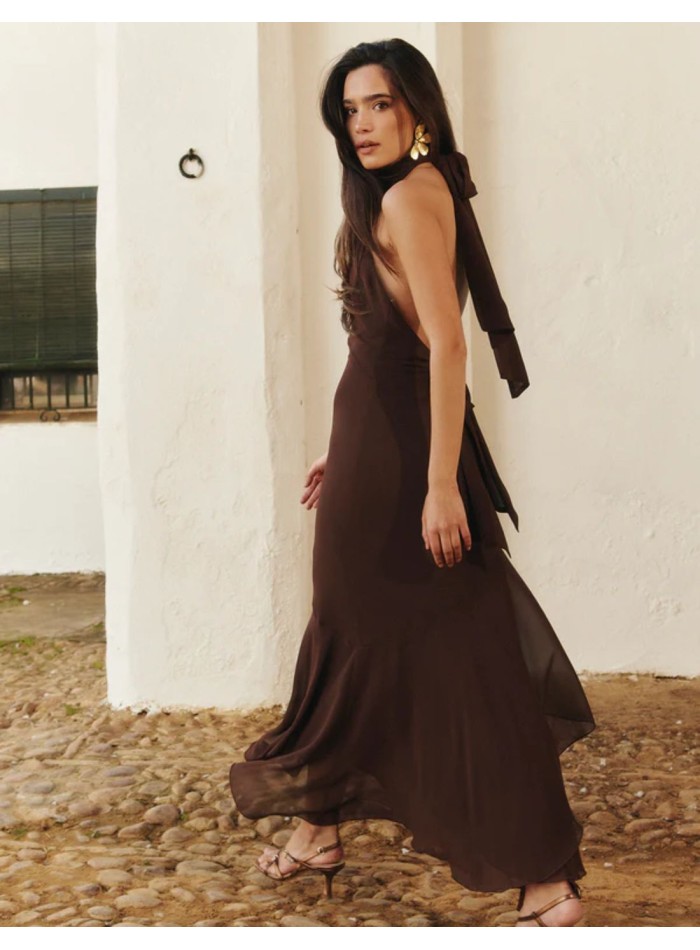 Vestido con espalda descubierta