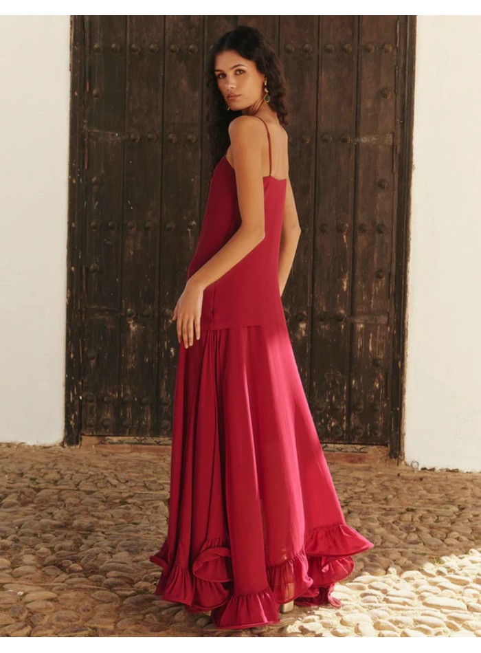 Vestido burdeos de tejido vaporoso