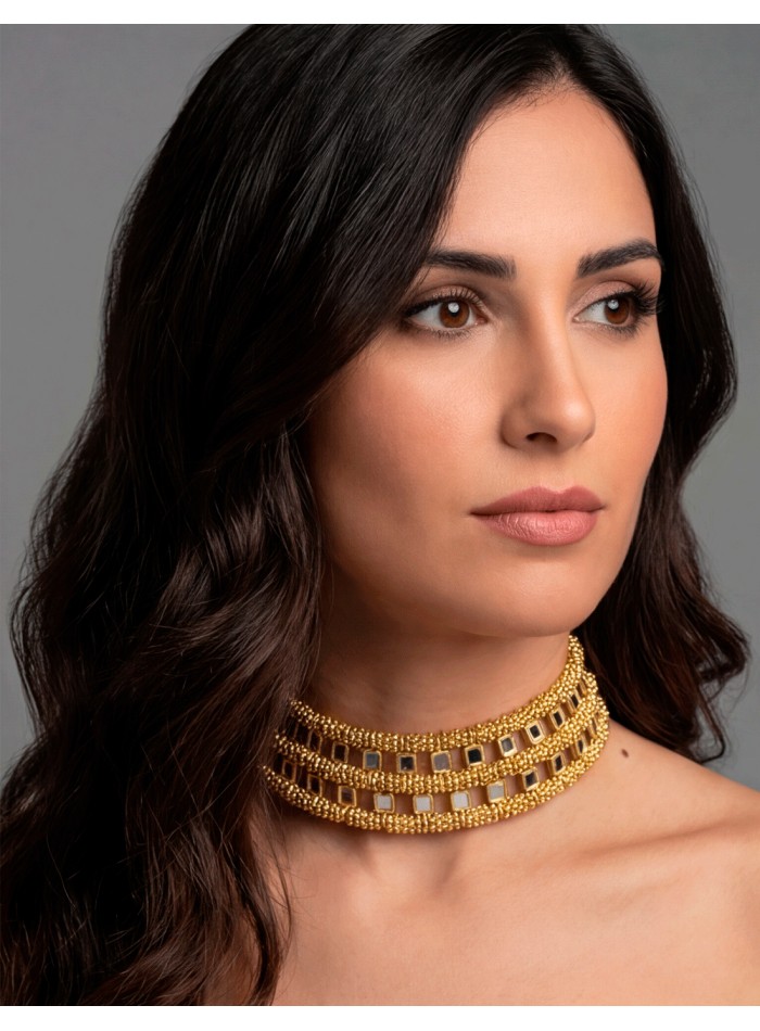 Fine golden choker with mirrors for guests