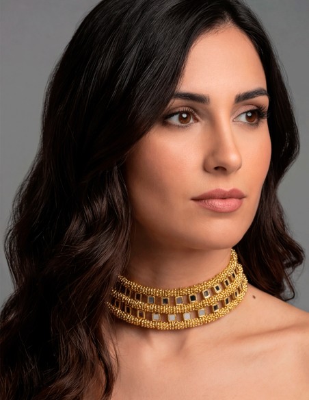 Choker fino dorado con espejitos para invitada