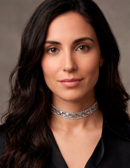 Choker de cristal brillante: la gargantilla elegante que ilumina cualquier look de invitada