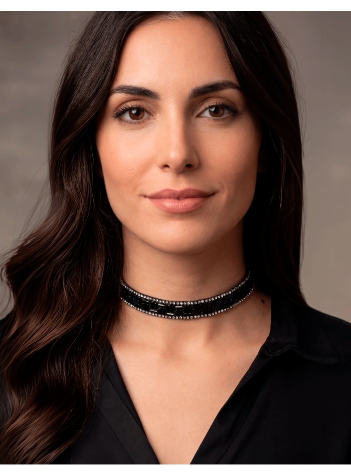 Black choker with crystals: the sophisticated choker for elegant evening looks