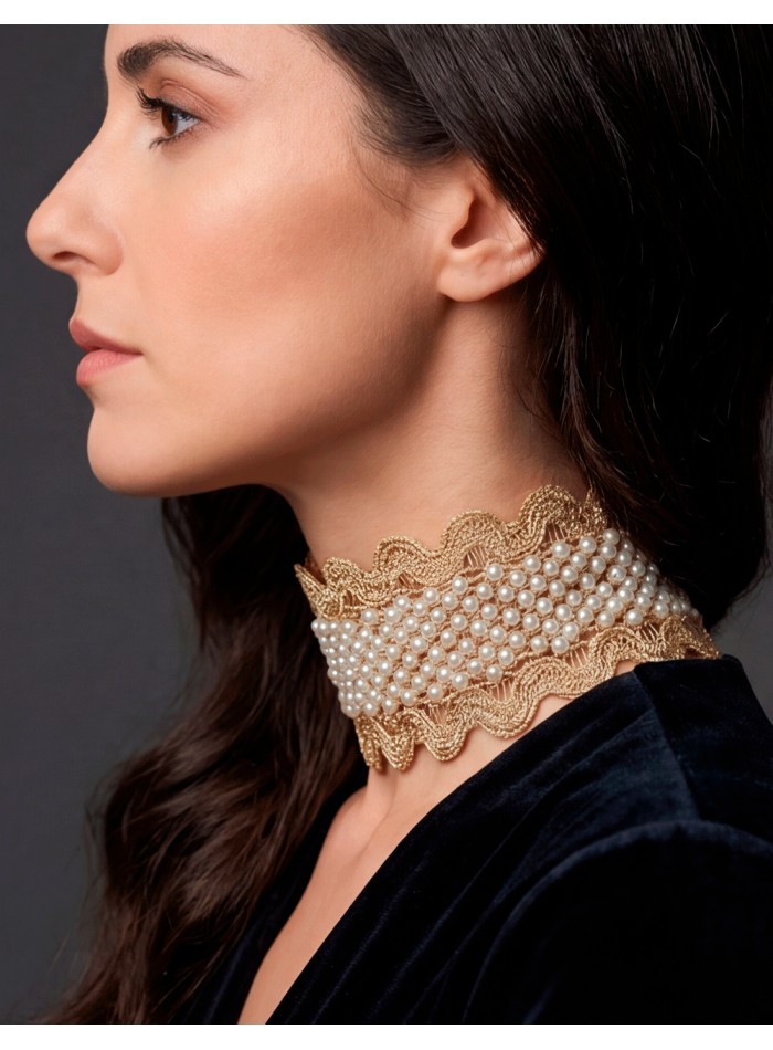 Tour de cou en or avec perles pour les invités...