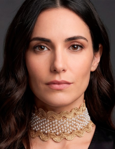 Gold choker with pearls for elegant women