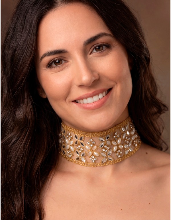 Choker dorado bordado con cristales y perlitas 2