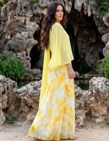 This yellow chiffon cross over cape is the perfect complement to bring light, freshness and elegance to any guest look.
