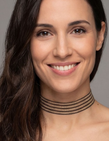 Choker for guest with details in black and gold