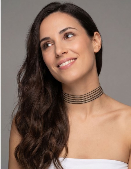Choker for guest with details in black and gold