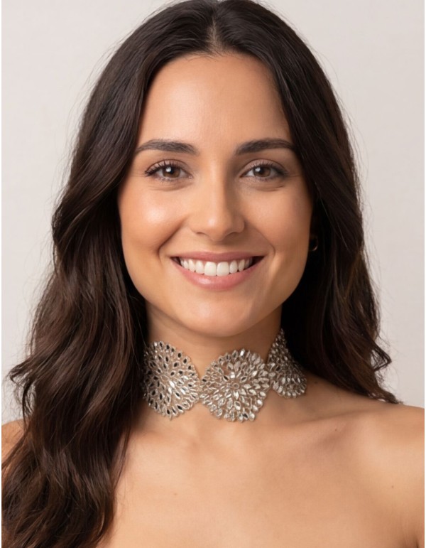 Choker de flores en cristales y pedrería plateada