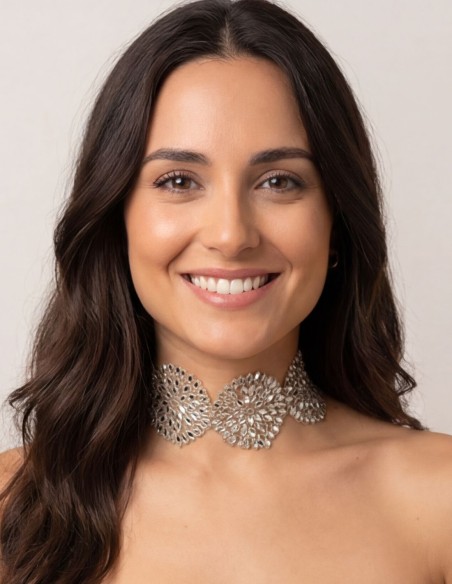 Tour de cou avec fleurs en cristaux et strass argentés