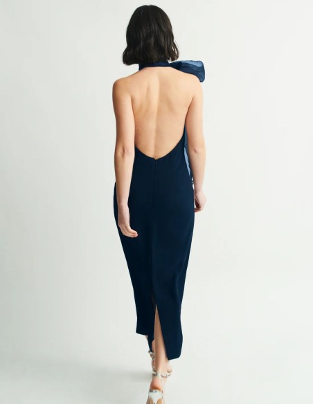 Vestido con espalda descubierta