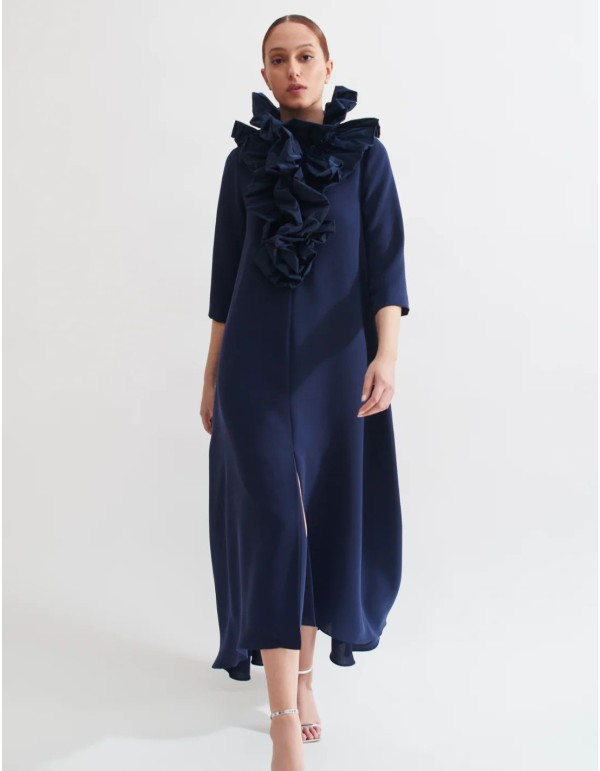 Robe midi bleu marine avec encolure cygne et volants en... 2