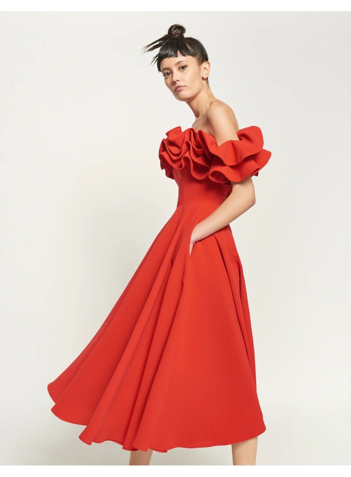 Robe midi rouge avec encolure bardot et jupe...