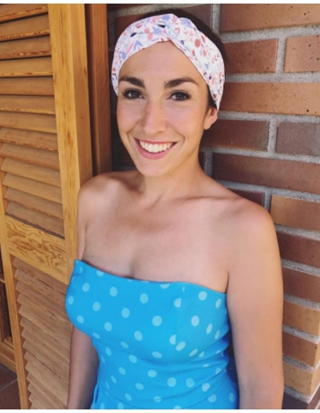 Vestido de fiesta de lunares palabra de honor con falda de vuelo.

 Alma obregón