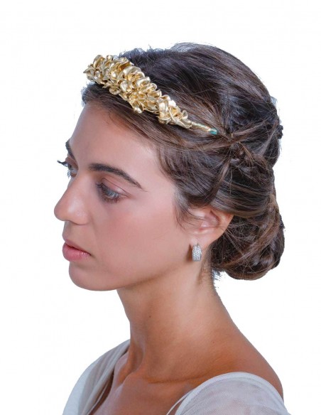 Classic golden tiara with resin flowers by Margarita Sangiovanni