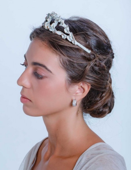 Tiara de resina verde y dorada