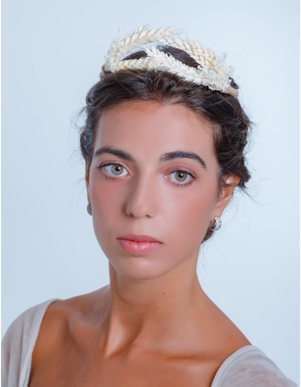 Tiara de novia con semillas naturales preservadas