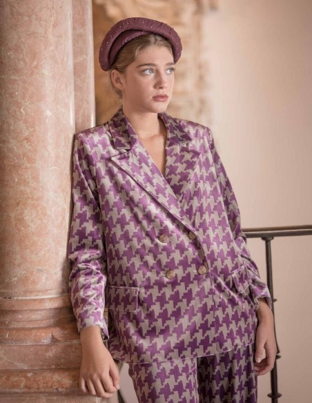 Diadema maxi cruzada burdeos con tul y piedras para invitadas