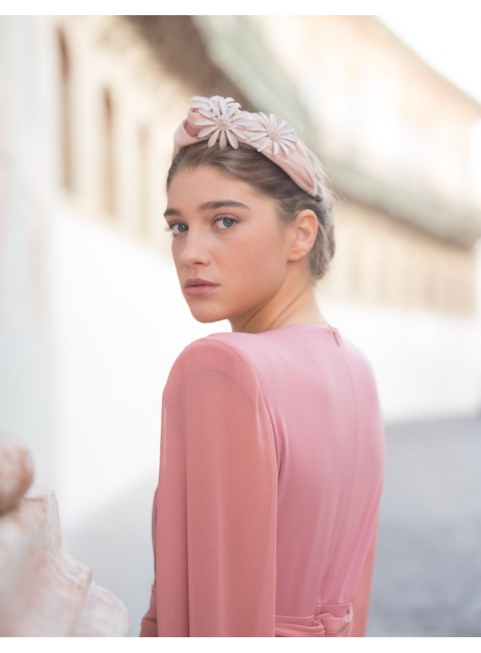 Silk nude headband with flowers and rose quartz crystals at INVITADISIMA