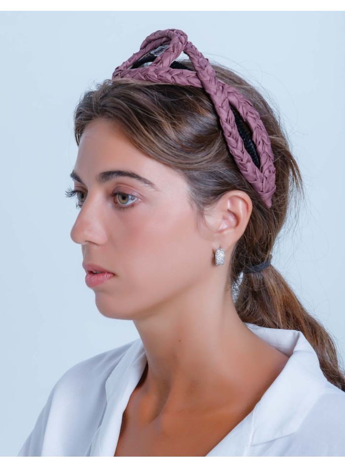 Diadema de trenzas cruzadas berenjena en INVITADISIMA