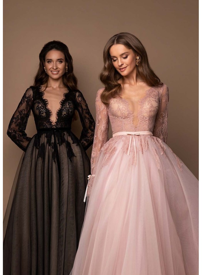 Boho maxi party dress with V neckline and lace