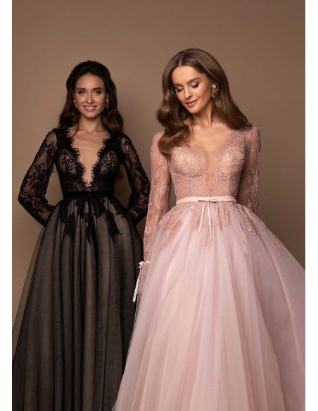 Boho maxi party dress with V neckline and lace