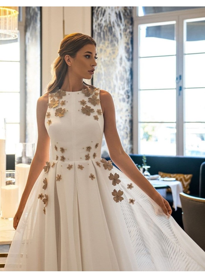 Cocktail dress with tulle skirt and 3D flowers white