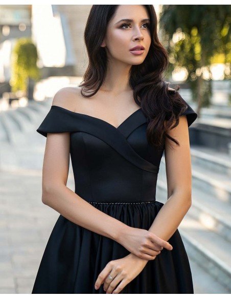 Vestido largo para boda con escote de barco negro